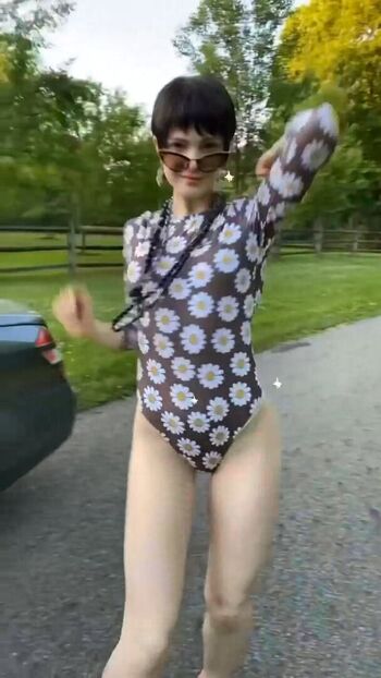 Elena kampouris image