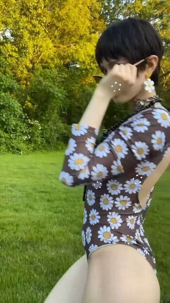 Elena kampouris image