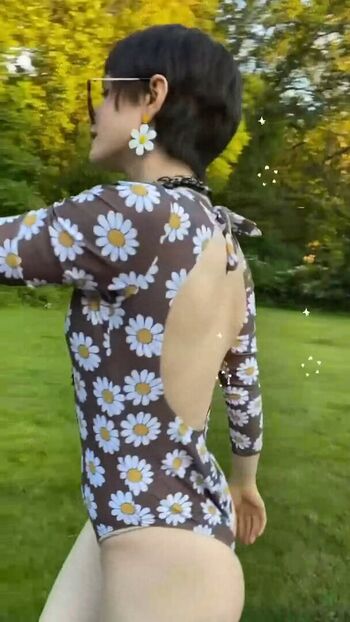 Elena kampouris image