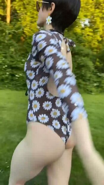 Elena kampouris image