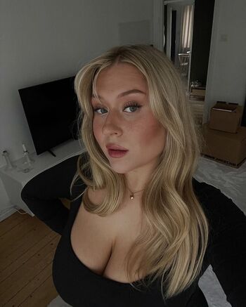 Elin w image
