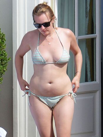 Elisabeth moss image