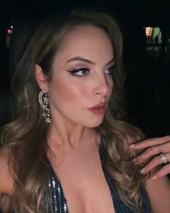 Elizabeth gillies image