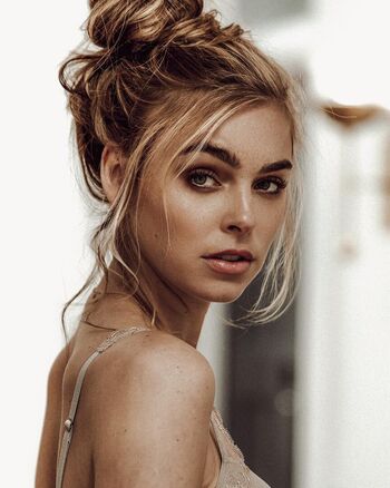 Elizabeth turner image