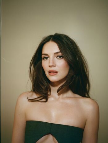 Ella hunt image