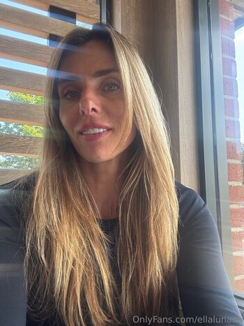 Ella luna page 2 image