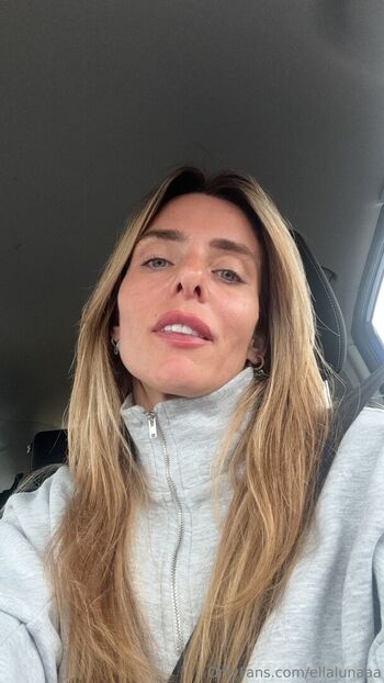 Ella luna image