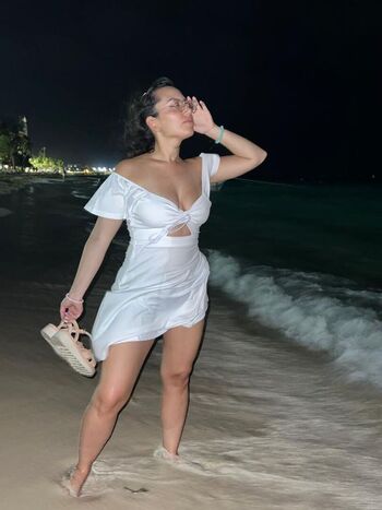 Ella martinez image