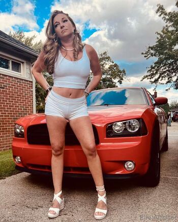 Elle amator image