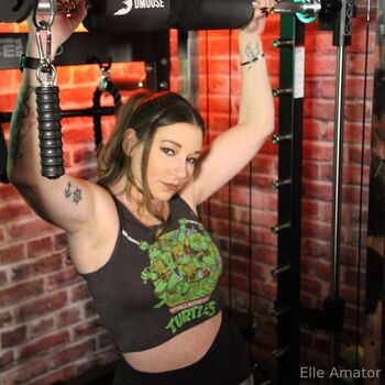 Elle amator image