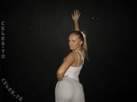 Elle botterill image