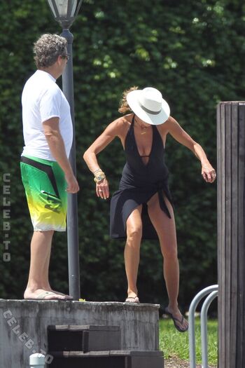 Elle macpherson page 2 image