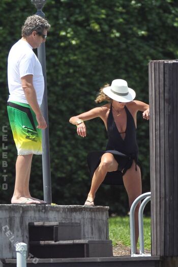 Elle macpherson page 2 image