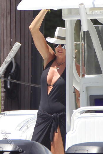 Elle macpherson page 2 image