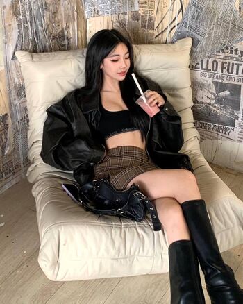 Ellen tan page 11 image