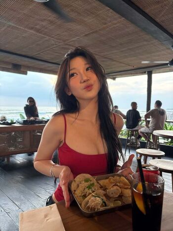 Ellen tan image