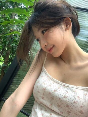 Ellen tan image