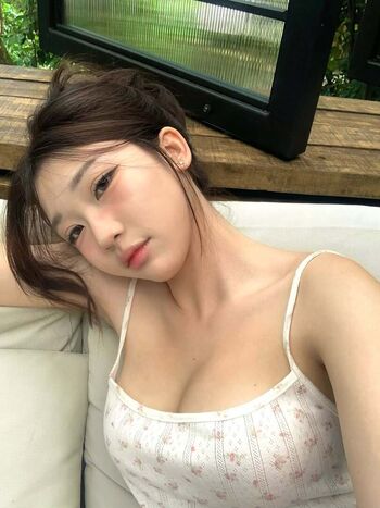 Ellen tan image