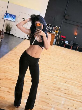 Elliana walmsley image