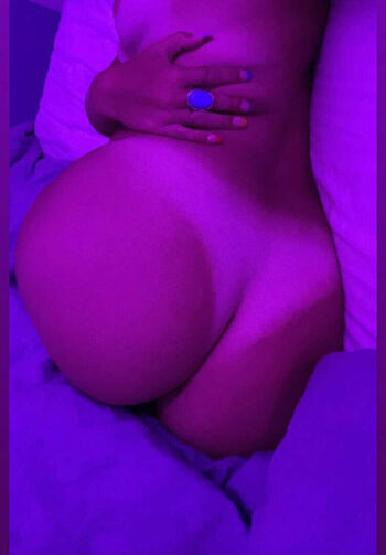 Ellie hammond image