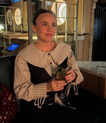 Ellie leach image
