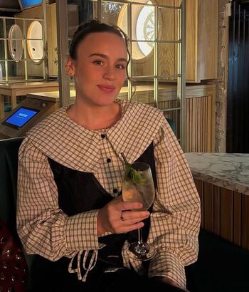 Ellie leach image