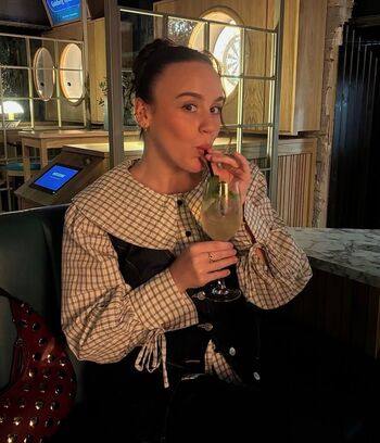 Ellie leach image