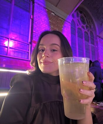 Ellie leach image