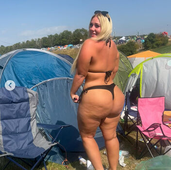 Ellie robinson image