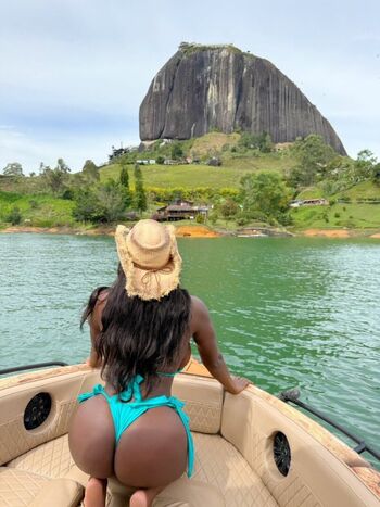 Ellie the empress 1 page 2 image