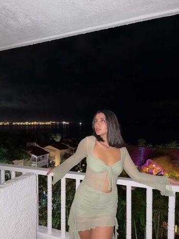 Ellie tumai image