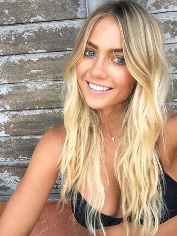 Elyse knowles image