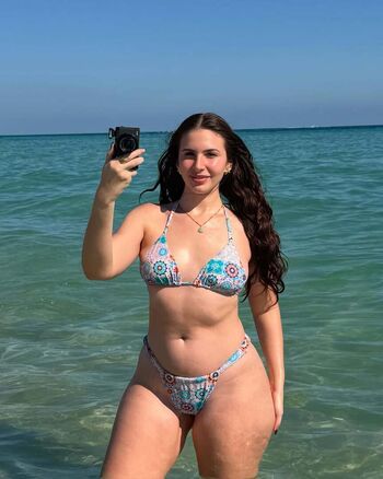 Emely hernandez 1 image