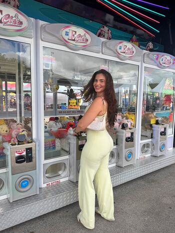 Emely hernandez 1 image