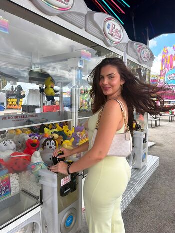 Emely hernandez 1 image