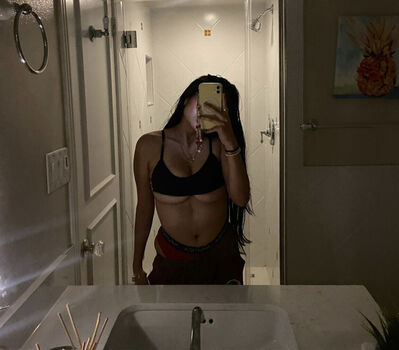 Emilia torres image