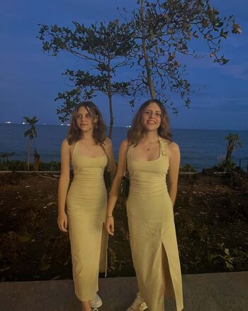 Emilie y estephany image