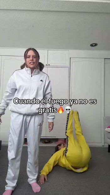 Emilie y estephany image