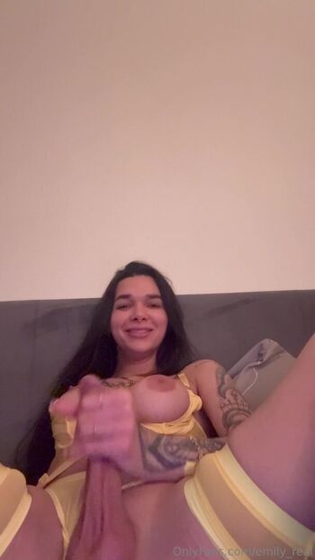 Emilly silva image