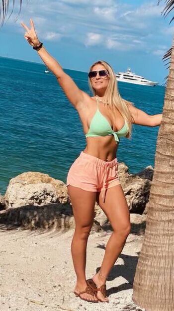 Emily Mcleod L Huntress_Em L Bikini_Huntress