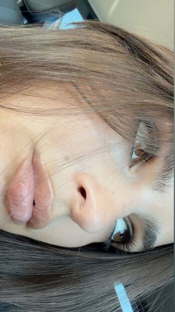 Emily ratajkowski 1 page 2 image