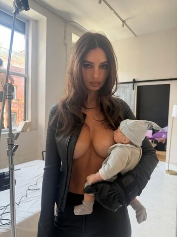Emily ratajkowski 1 image