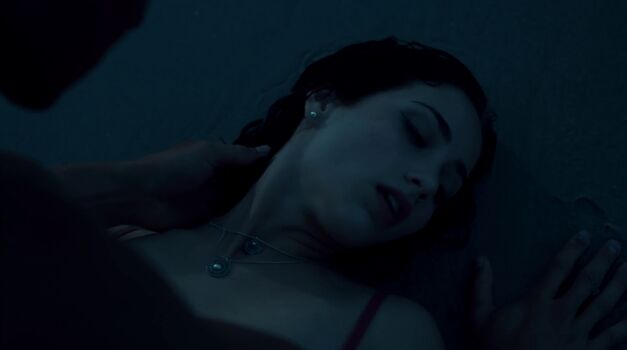 Emily rudd page 2 image