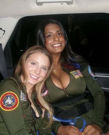 Emily santttt image