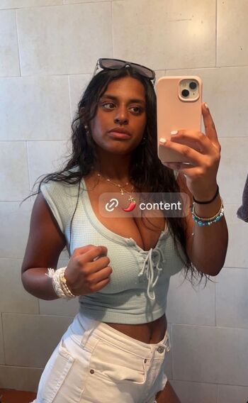 Emily santttt image