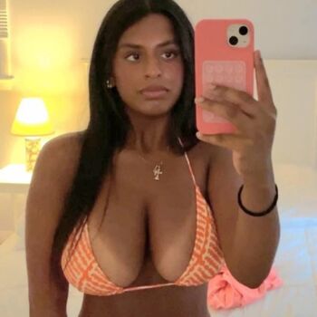 Emily santttt image