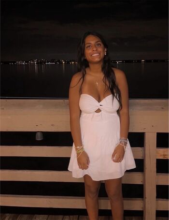 Emily santttt image
