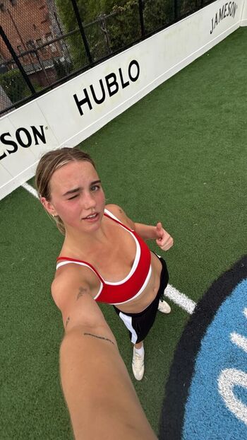 Emma brooks image