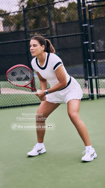 Emma navarro image