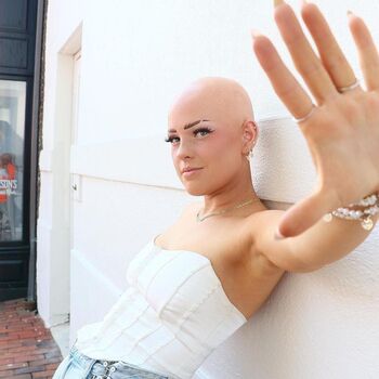 Emmy combs image